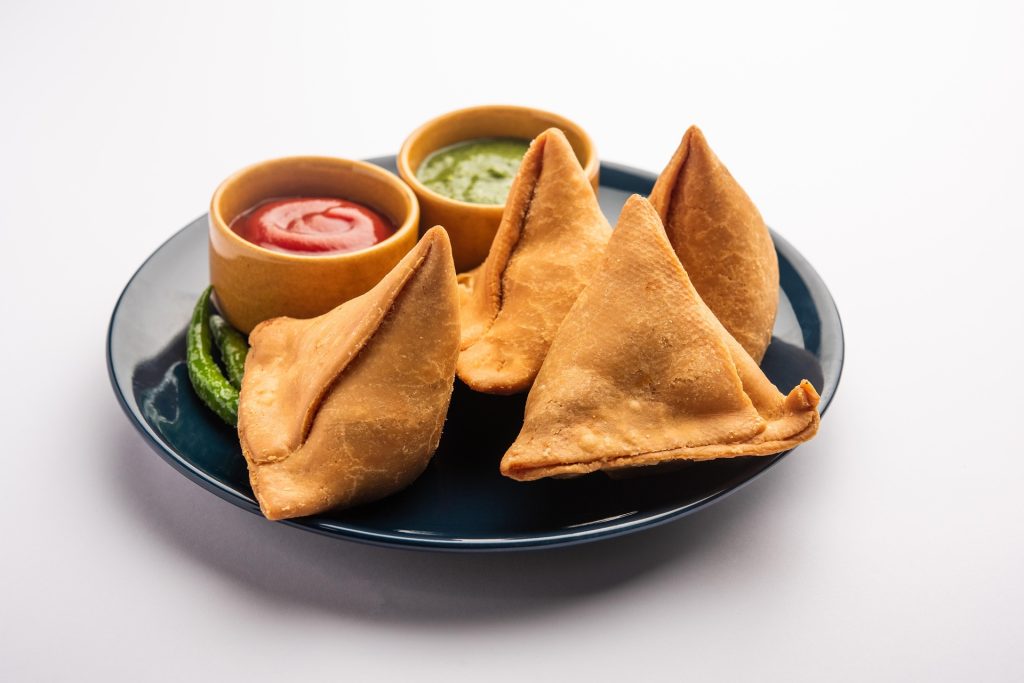 appetizer samosas Serve with tomato sauce